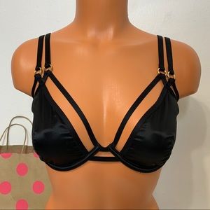 VICTORIA’S SECRET VERY SEXY STRAPPY FRONT BRA